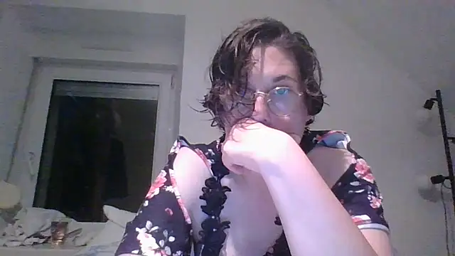 Snapshot of OIseauNoir88 chatting on May 20, 2026, 8:04 pm OIseauNoir88 online show from May 20, 2026, 8:04 pm