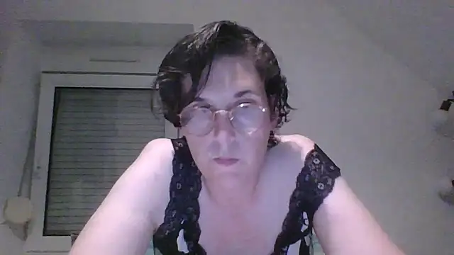 Snapshot of OIseauNoir88 chatting on May 22, 2026, 8:03 pm OIseauNoir88 online show from May 22, 2026, 8:03 pm