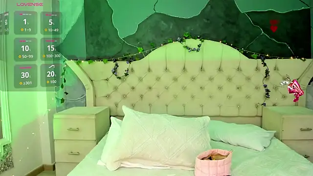 Snapshot of JazminRusso_ chatting on April 2, 2026, 5:16 am JazminRusso online show from April 2, 2026, 5:16 am