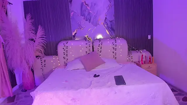 Snapshot of JazminRusso_ chatting on April 6, 2026, 4:21 am JazminRusso online show from April 6, 2026, 4:21 am