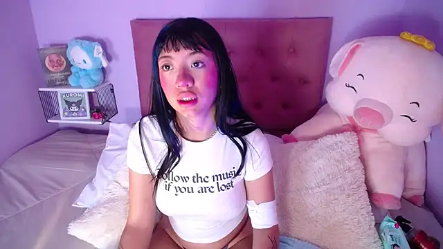 LiaLovet online show from April 11, 2026, 5:06 pm