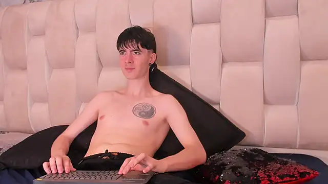 Lio      online show from March 5, 2026, 4:30 am