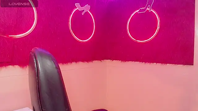 isabella vogue online show from February 10, 2026, 11:36 am