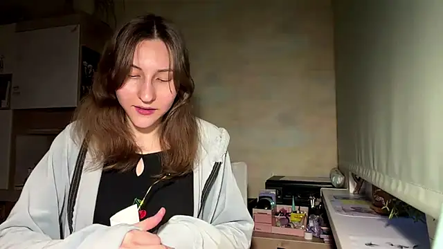 Miaaa Moon online show from April 20, 2026, 4:10 pm