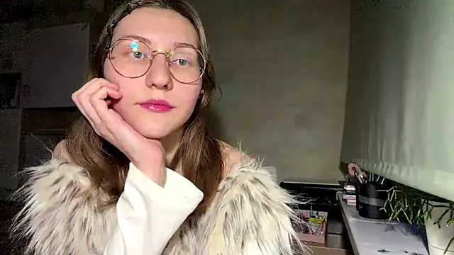 Snapshot of Miaaa_Moon chatting on April 22, 2026, 4:08 pm Miaaa Moon online show from April 22, 2026, 4:08 pm