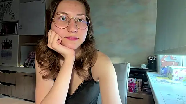Snapshot of Miaaa_Moon chatting on May 6, 2026, 3:28 pm Miaaa Moon online show from May 6, 2026, 3:28 pm