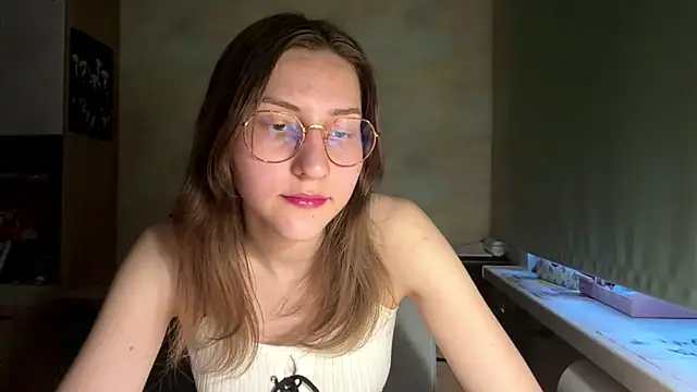 Snapshot of Miaaa_Moon chatting on May 16, 2026, 4:39 pm Miaaa Moon online show from May 16, 2026, 4:39 pm
