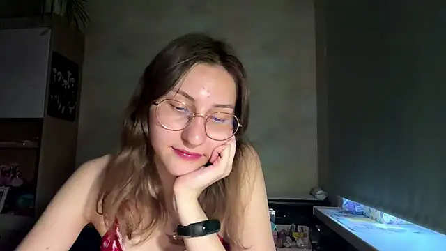 Snapshot of Miaaa_Moon chatting on May 21, 2026, 4:36 pm Miaaa Moon online show from May 21, 2026, 4:36 pm