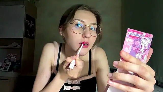 Snapshot of Miaaa_Moon chatting on May 25, 2026, 7:31 pm Miaaa Moon online show from May 25, 2026, 7:31 pm