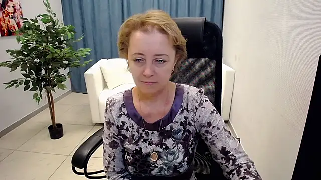 Snapshot of MONA_W chatting on June 3, 2026, 11:02 am MONA W online show from June 3, 2026, 11:02 am