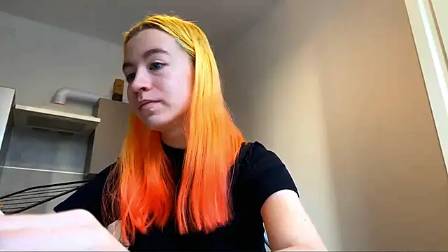 Snapshot of EmilyHein chatting on February 3, 2026, 7:02 am EmilyHein online show from February 3, 2026, 7:02 am