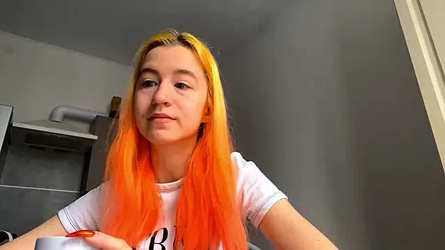 Snapshot of EmilyHein chatting on February 5, 2026, 7:02 am EmilyHein online show from February 5, 2026, 7:02 am