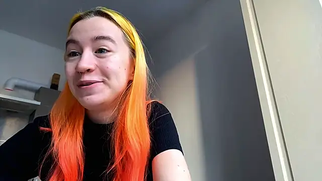 Snapshot of EmilyHein chatting on February 15, 2026, 6:10 am EmilyHein online show from February 15, 2026, 6:10 am