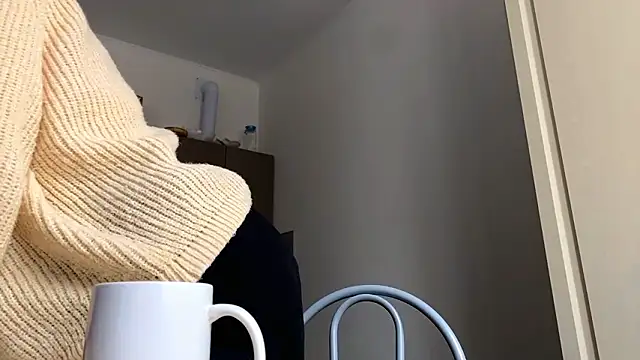 Snapshot of EmilyHein chatting on February 22, 2026, 6:13 am EmilyHein online show from February 22, 2026, 6:13 am