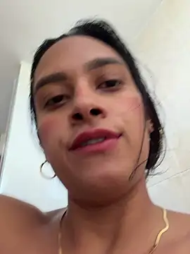 LunaHeat online show from April 8, 2026, 5:02 pm