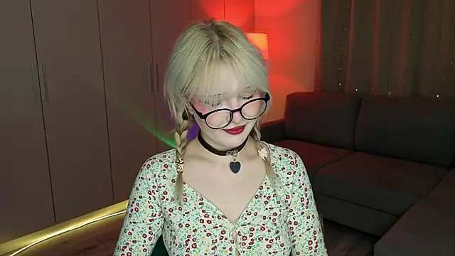 Mary Piersen online show from February 16, 2026, 10:06 pm