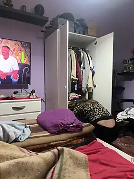 ParejaCanaria12 online show from February 4, 2026, 10:15 pm