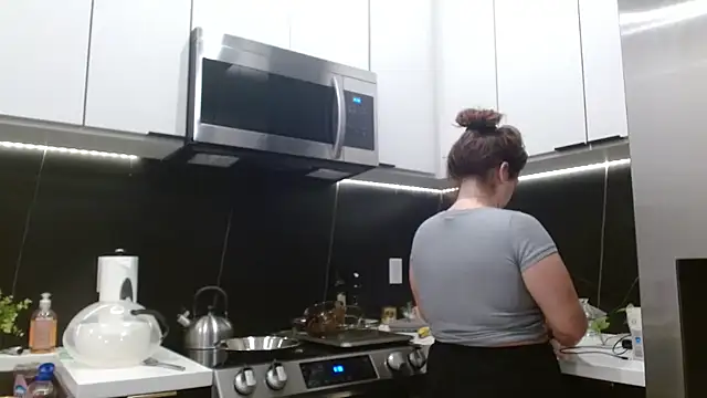 HazelSkyesChat online show from April 21, 2026, 1:39 pm