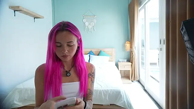 Sarah Pink online show from October 6, 2025, 3:48 am