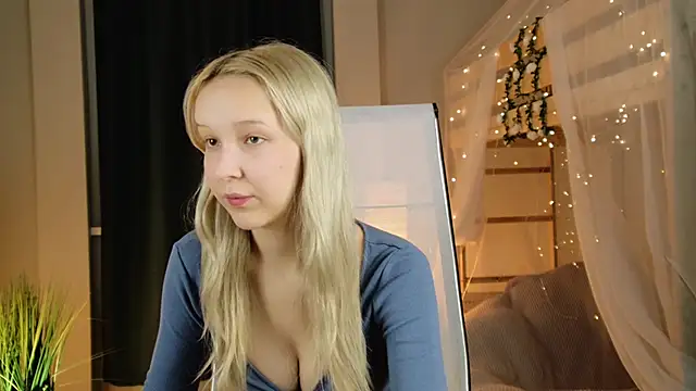 MaoqiBeverly online show from April 18, 2026, 5:22 am