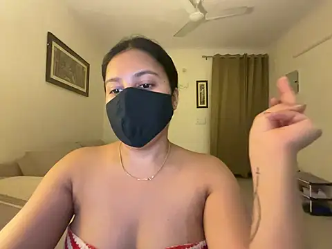 Snapshot of Anna_girl22 chatting on May 25, 2026, 4:35 pm Anna girl22 online show from May 25, 2026, 4:35 pm