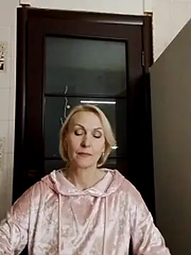 Snapshot of MichelleSolis chatting on February 18, 2026, 6:37 pm MichelleSolis online show from February 18, 2026, 6:37 pm