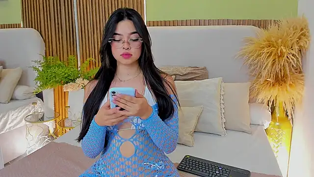 CristalMayson online show from February 18, 2026, 10:50 pm