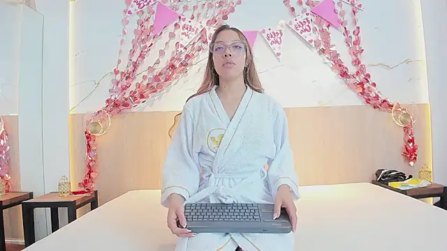 rebecca ponce  online show from February 6, 2026, 7:28 pm