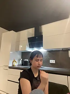 Just-Lilly online show from April 17, 2026, 8:12 pm