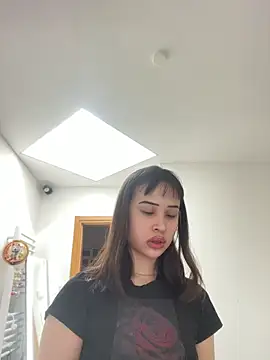 Just-Lilly online show from April 18, 2026, 2:32 pm