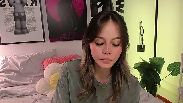 Snapshot of Hey_lucy__ chatting on March 4, 2026, 12:11 pm Hey lucy online show from March 4, 2026, 12:11 pm