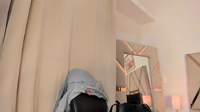 Lucia velez online show from March 5, 2026, 3:02 am