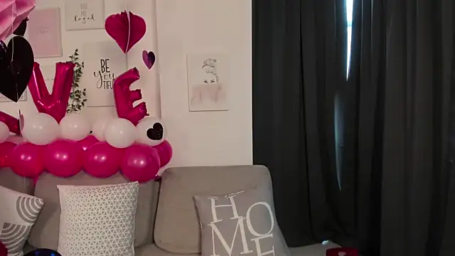 Snapshot of Sally_Dvine chatting on February 14, 2026, 9:44 pm Sally Dvine online show from February 14, 2026, 9:44 pm