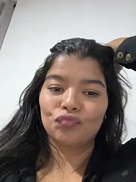 Snapshot of moonhelen chatting on March 2, 2026, 7:26 am moonhelen online show from March 2, 2026, 7:26 am