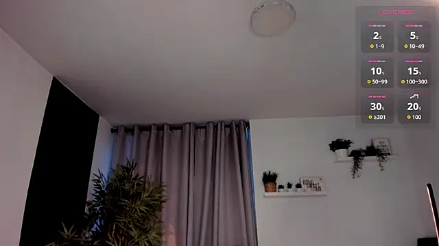 moonhelen online show from July 15, 2026, 11:21 pm