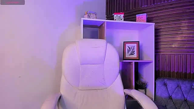 Snapshot of CarolineFyre chatting on February 8, 2026, 1:58 pm CarolineFyre online show from February 8, 2026, 1:58 pm