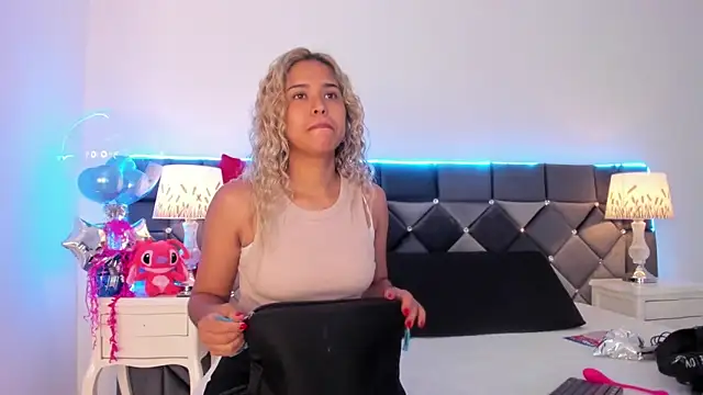  Giorgiina  online show from February 9, 2026, 12:20 pm