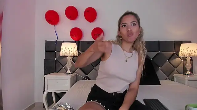  Giorgiina  online show from February 19, 2026, 12:56 pm