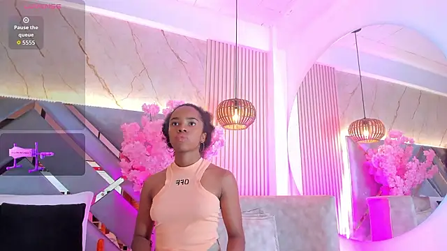 Snapshot of EmmaLovve chatting on February 10, 2026, 2:26 am EmmaLovve online show from February 10, 2026, 2:26 am