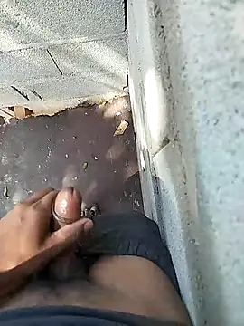 Leoh28 online show from April 15, 2026, 2:24 pm