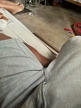 Leoh28 online show from April 22, 2026, 4:52 pm