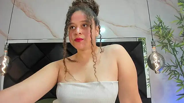 IrinaVoshh  online show from April 8, 2026, 7:14 pm