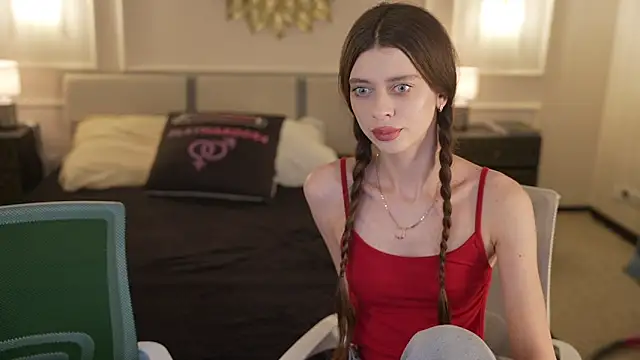 Snapshot of Zlata_Sky chatting on February 13, 2026, 3:41 pm Zlata Sky online show from February 13, 2026, 3:41 pm