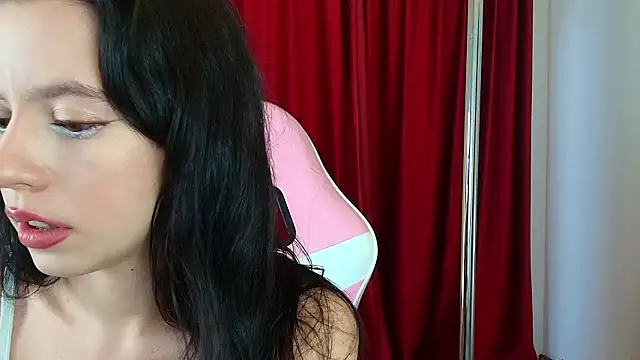 LunaAllure online show from February 11, 2026, 3:28 pm