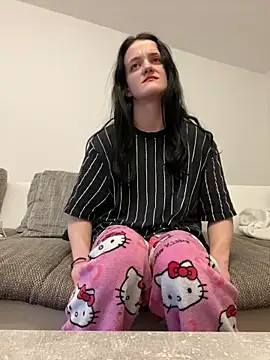 LeonieClaire online show from February 18, 2026, 8:32 am