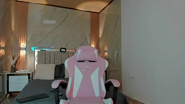 avigail xo online show from February 4, 2026, 6:36 pm