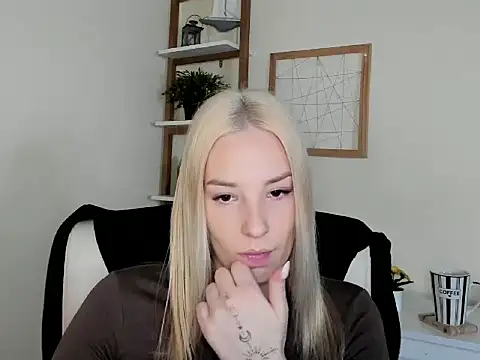 VelvetAngela online show from February 6, 2026, 7:02 am