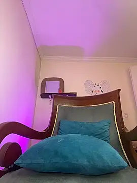 LilaRvsh online show from April 13, 2026, 5:18 pm