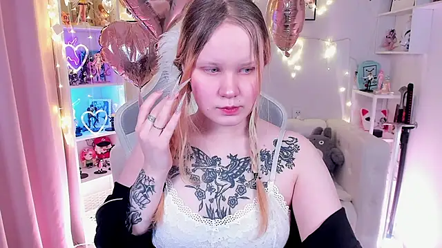 Snapshot of AnnieVibe chatting on February 14, 2026, 5:32 pm AnnieVibe online show from February 14, 2026, 5:32 pm