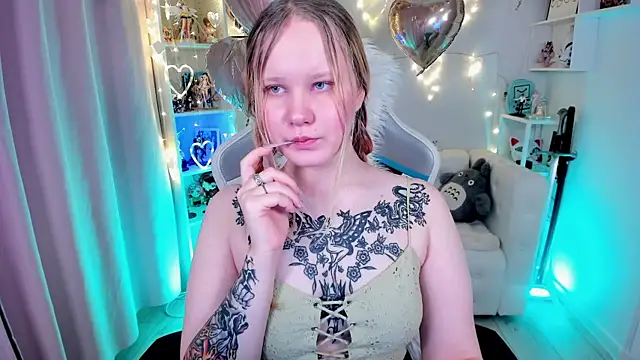 Snapshot of AnnieVibe chatting on February 15, 2026, 6:15 pm AnnieVibe online show from February 15, 2026, 6:15 pm